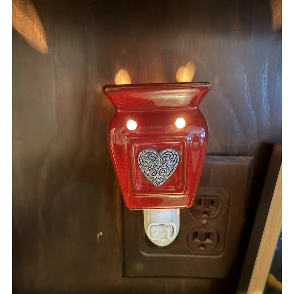 Scentsy heartfelt plug